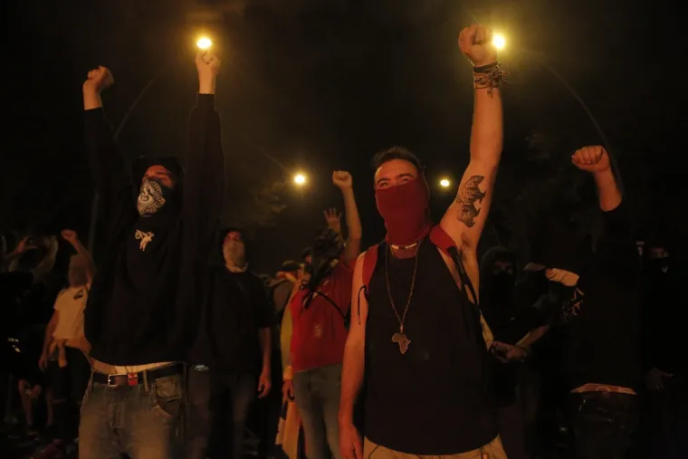 Barcelona u plamenu: Policijske sirene odzvanjaju gradom, zrakom se &scaron;iri miris paljevine