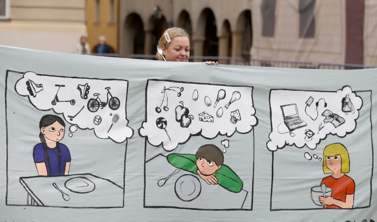 Na Trgu svetog Marka inicijativa Portala dobrote "Da ne budu gladni" obiljezila je Svjetski dan borbe protiv siromastva