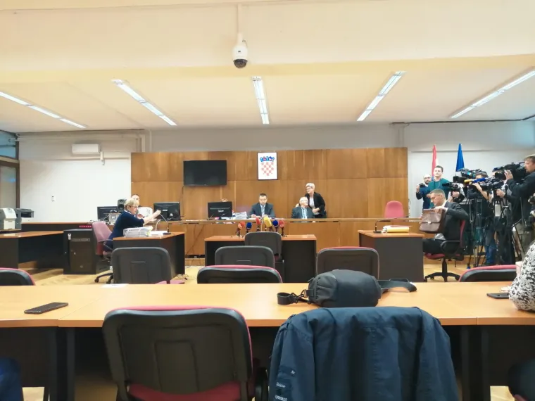 astavljeno suđenje Smiljani Srnec, optuženoj za ubojstvo 21-godišnje sestre Jasmine tijekom ljeta 2000. godine