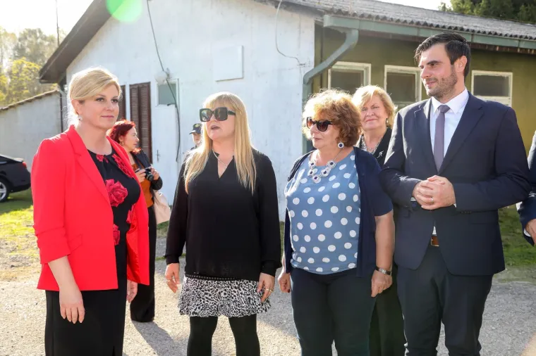 'Ja se konja bojim jer sam malena': Predsjednica se opustila u društvu konja. Oni pomažu ljudima