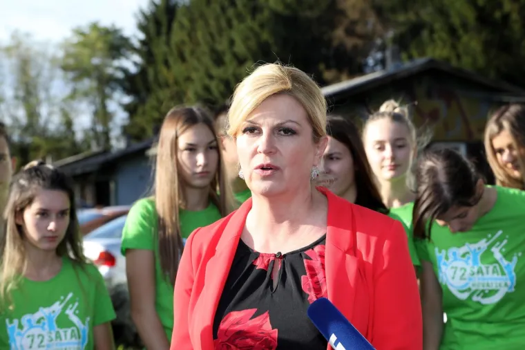 'Ja se konja bojim jer sam malena': Predsjednica se opustila u društvu konja. Oni pomažu ljudima