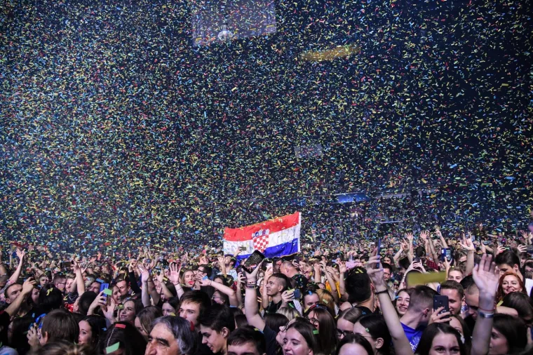 ARENA ZAPLESALA NA SPEKTAKULARNOM KONCERTU PRLJAVOG KAZALIŠTA: Pogledajte fotke...