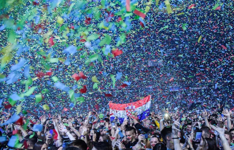 ARENA ZAPLESALA NA SPEKTAKULARNOM KONCERTU PRLJAVOG KAZALI&Scaron;TA: Pogledajte fotke...