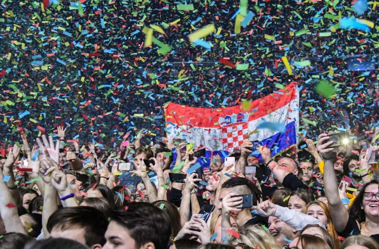 ARENA ZAPLESALA NA SPEKTAKULARNOM KONCERTU PRLJAVOG KAZALI&Scaron;TA: Pogledajte fotke...