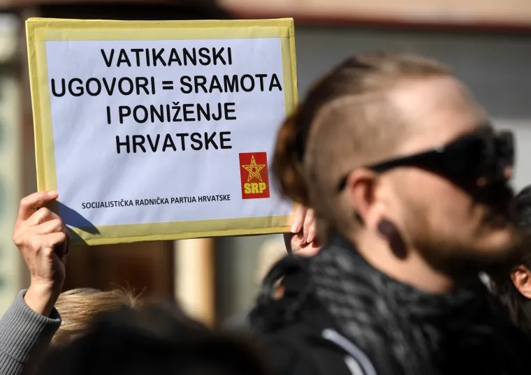 Prosvjed u Zagrebu protiv vatikanskih ugovora: 'Ne želimo da hijerarhija crkve odlučuje o na&scaron;im životima'