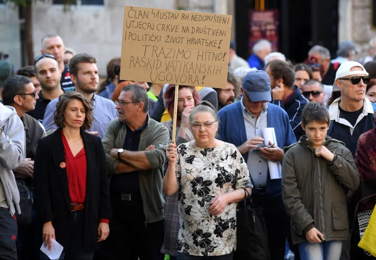 Prosvjed u Zagrebu protiv vatikanskih ugovora: 'Ne želimo da hijerarhija crkve odlučuje o na&scaron;im životima'
