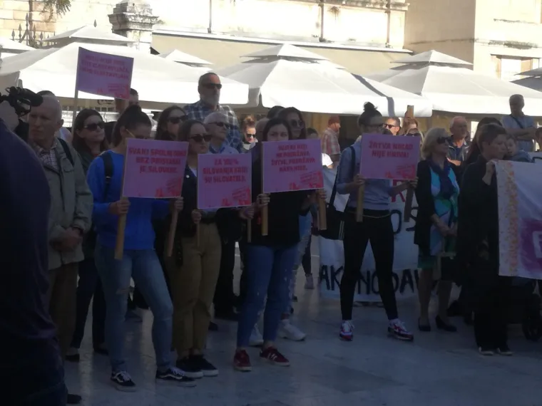 Prosvjed "Pravda za djevojčice" diljem Hrvatske: 'Imamo dru&scaron;tvo kao slučaj i zato ga moramo mijenjati'