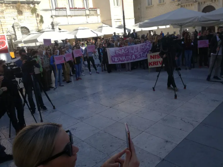 Prosvjed "Pravda za djevojčice" diljem Hrvatske: 'Imamo dru&scaron;tvo kao slučaj i zato ga moramo mijenjati'