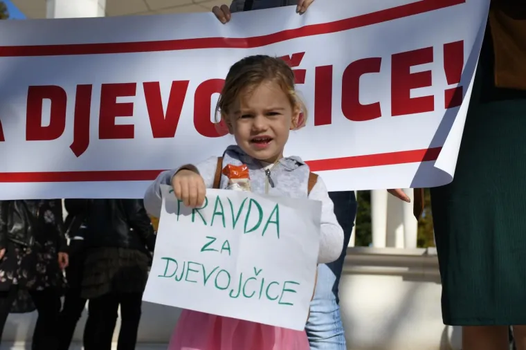 Prosvjed "Pravda za djevojčice" diljem Hrvatske: 'Imamo dru&scaron;tvo kao slučaj i zato ga moramo mijenjati'