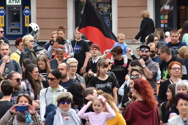 Prosvjed "Pravda za djevojčice" diljem Hrvatske: 'Imamo dru&scaron;tvo kao slučaj i zato ga moramo mijenjati'