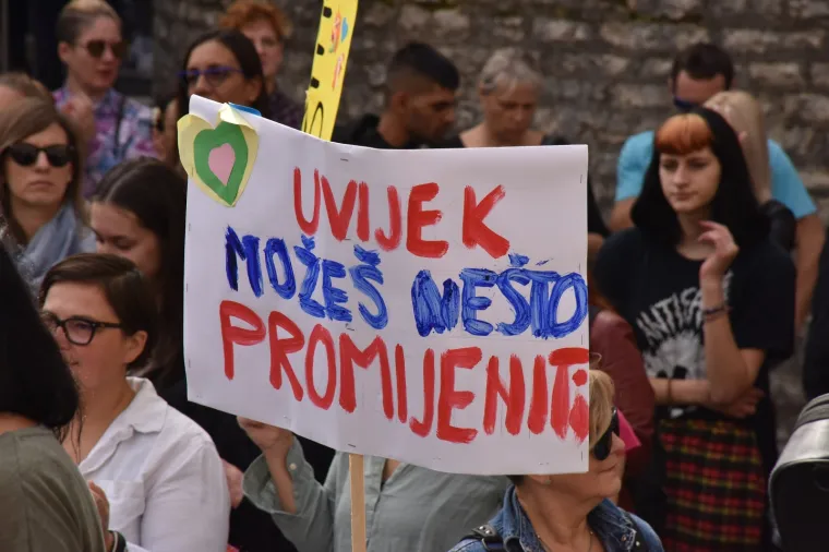 Prosvjed "Pravda za djevojčice" diljem Hrvatske: 'Imamo dru&scaron;tvo kao slučaj i zato ga moramo mijenjati'