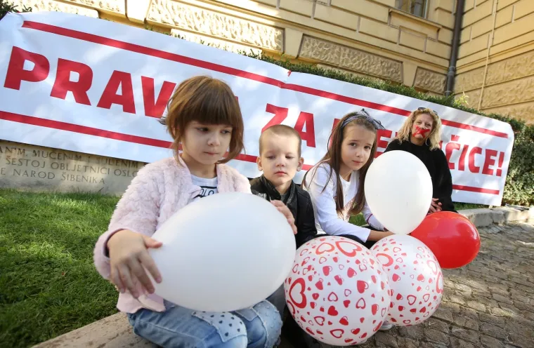 Prosvjed "Pravda za djevojčice" diljem Hrvatske: 'Imamo dru&scaron;tvo kao slučaj i zato ga moramo mijenjati'