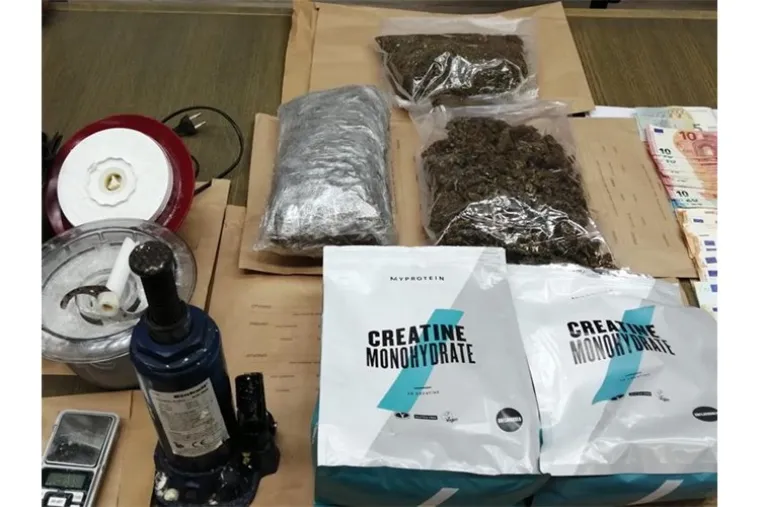 Velik 'ulov' istarske policije': Pronađeno 2,1 kg kokaina, 22 kg marihuane, 31.220 kuna, 41.215 eura...
