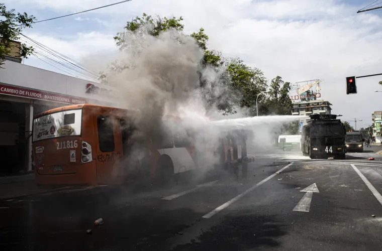 Prizori s čileanskih ulica svjedoče potpunom kaosu! Čitav grad je uni&scaron;ten, u požaru poginulo troje ljudi...