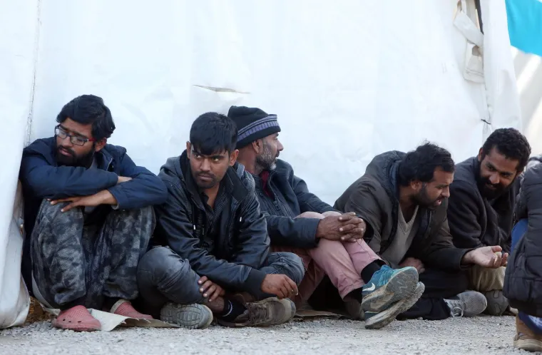 Katastrofalni uvjeti u kampu za migrante kod hrvatske granice: &Scaron;iri se smrad, nema vode, hrane ni liječnika...