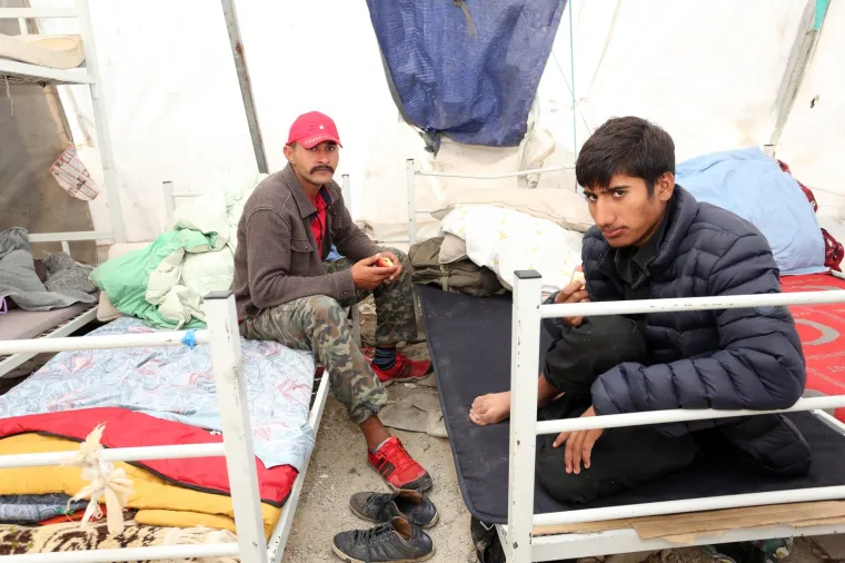Katastrofalni uvjeti u kampu za migrante kod hrvatske granice: &Scaron;iri se smrad, nema vode, hrane ni liječnika...