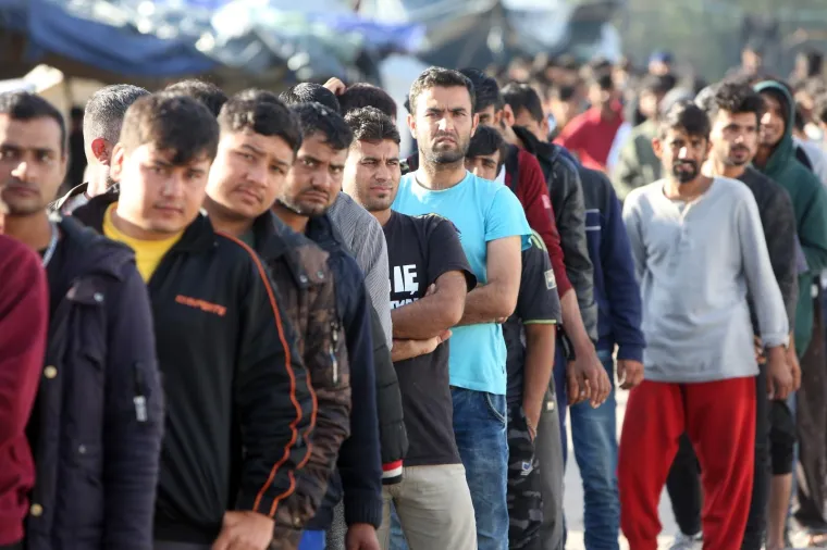Katastrofalni uvjeti u kampu za migrante kod hrvatske granice: &Scaron;iri se smrad, nema vode, hrane ni liječnika...