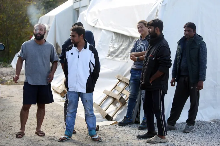 Katastrofalni uvjeti u kampu za migrante kod hrvatske granice: &Scaron;iri se smrad, nema vode, hrane ni liječnika...