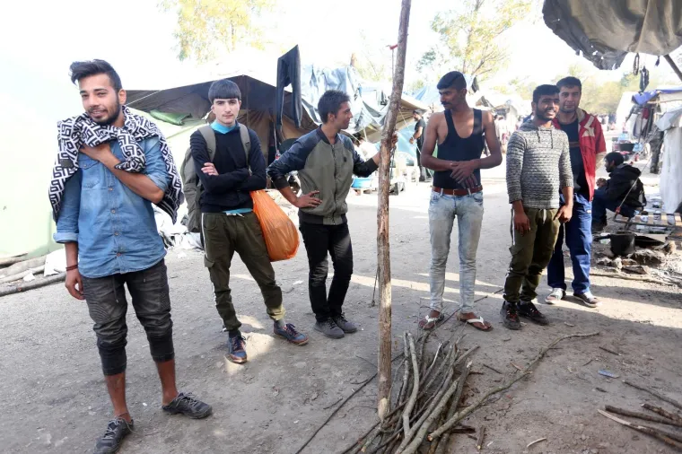 Katastrofalni uvjeti u kampu za migrante kod hrvatske granice: &Scaron;iri se smrad, nema vode, hrane ni liječnika...