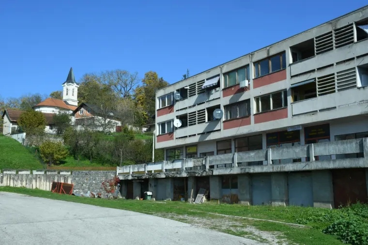 Građani iz Sisačko-moslavačke županije su se okupili jer se protive najavljenoj izgradnji odlagališta nuklearnog odlagališta u njihovoj općini. "Ne želimo otpad na Trgovskoj gori!", poručili su.