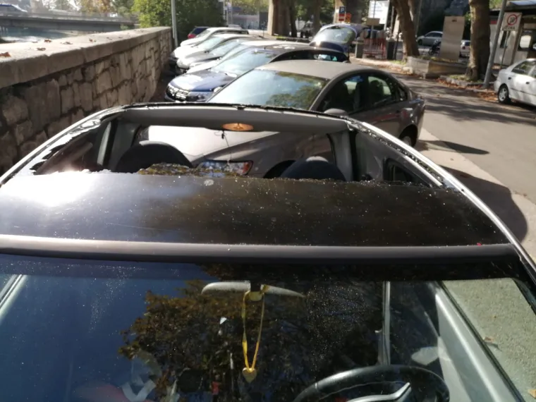 'Pauk' htio dići auto, a onda je sve sličilo na crtić 'A je to': Smart su demolirali - ostao je bez stakla, krova..