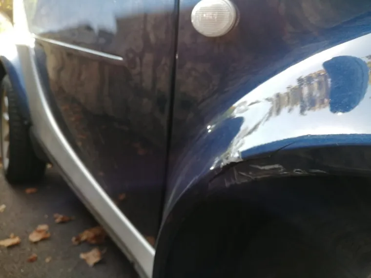 'Pauk' htio dići auto, a onda je sve sličilo na crtić 'A je to': Smart su demolirali - ostao je bez stakla, krova..