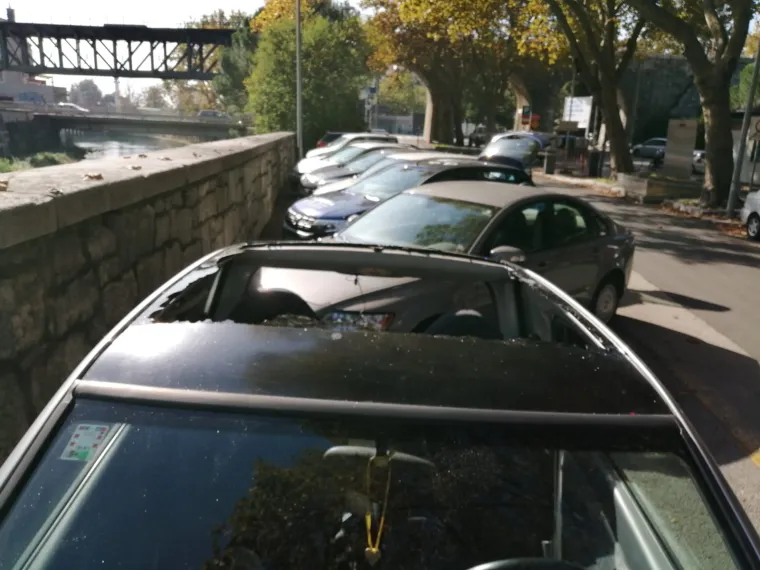 'Pauk' htio dići auto, a onda je sve sličilo na crtić 'A je to': Smart su demolirali - ostao je bez stakla, krova..