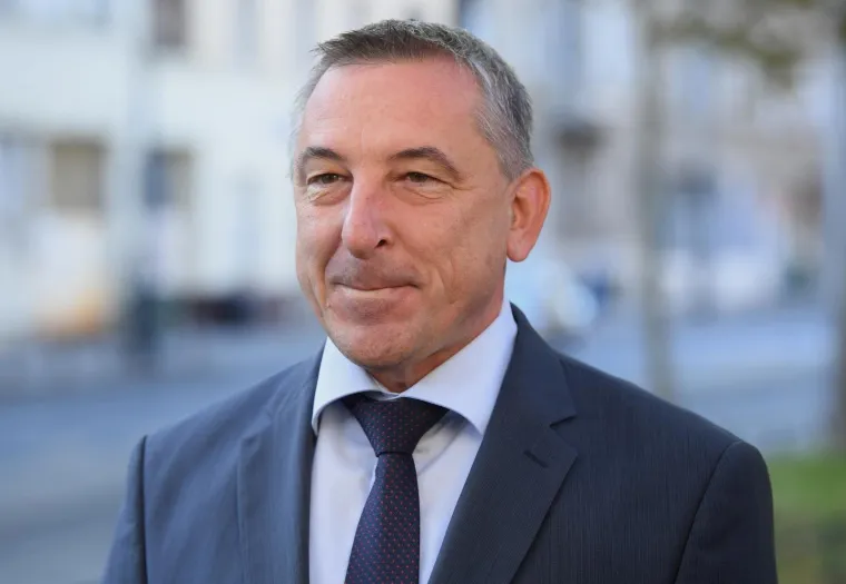 Državni dužnosnici od učitelja imaju manju osnovicu, ali veće koeficijente! Otkrivamo kolike imaju predsjednica, premijer...