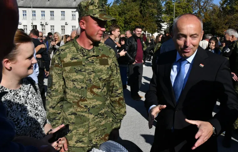 Državni dužnosnici od učitelja imaju manju osnovicu, ali veće koeficijente! Otkrivamo kolike imaju predsjednica, premijer...