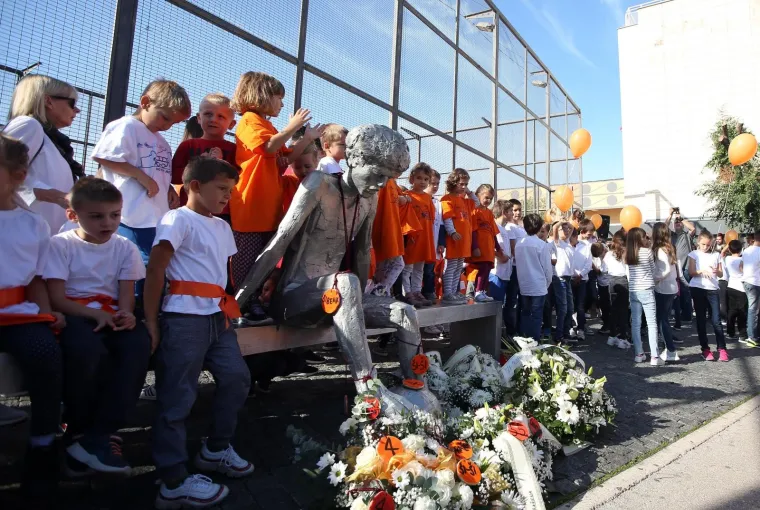 'Život leti kapetane': Draženu u čast poletjelo 55 balona! Djecu su pokazala koliko ga vole...