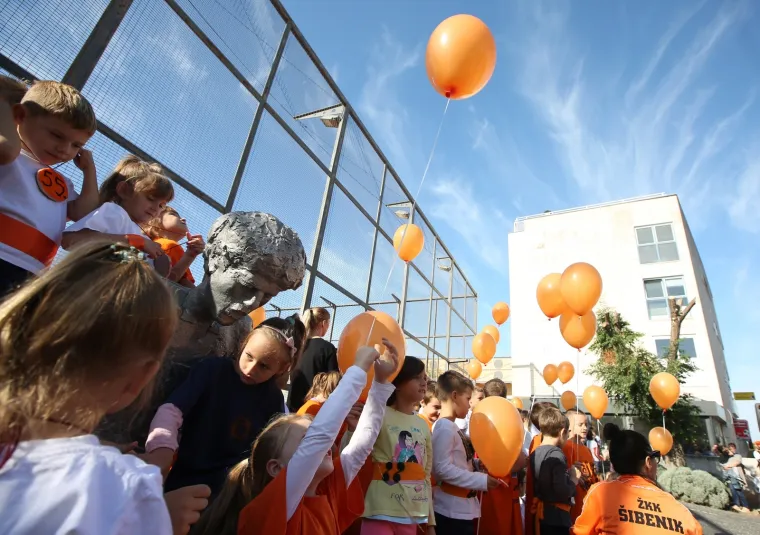 'Život leti kapetane': Draženu u čast poletjelo 55 balona! Djecu su pokazala koliko ga vole...