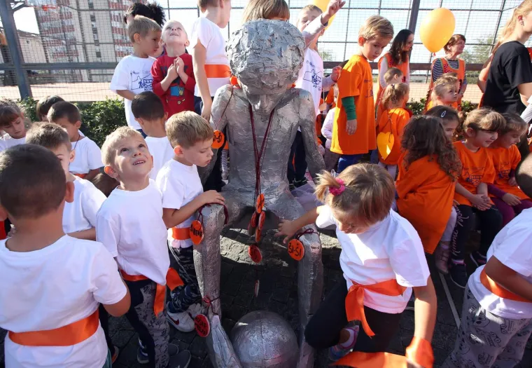 'Život leti kapetane': Draženu u čast poletjelo 55 balona! Djecu su pokazala koliko ga vole...
