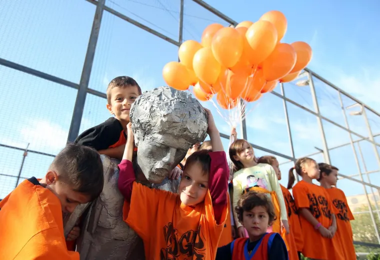 'Život leti kapetane': Draženu u čast poletjelo 55 balona! Djecu su pokazala koliko ga vole...