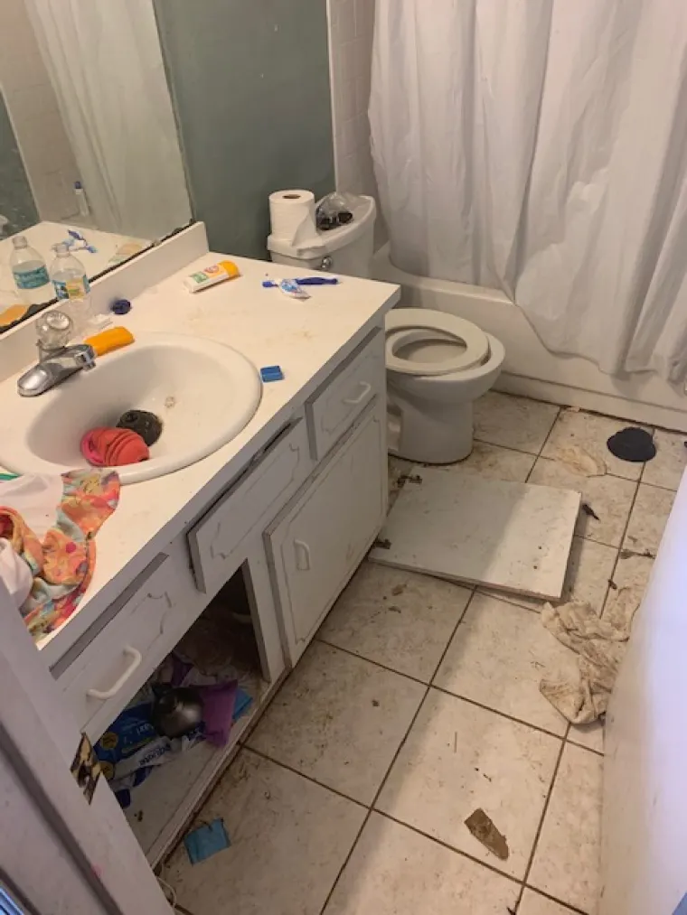 Jezivi prizori u 'kući strave': Troje djece živjelo je s čak 245 životinja, izmet i mokraća bili su posvuda!