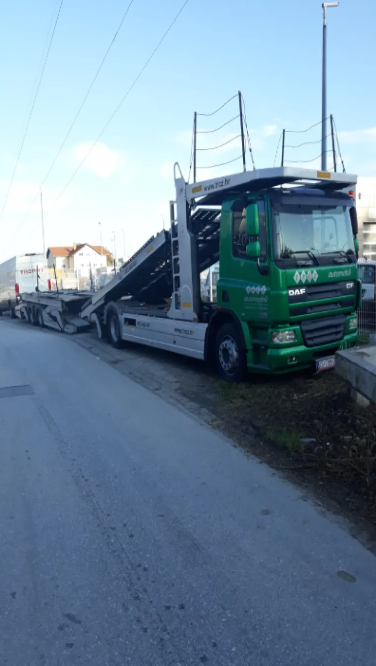 Kamion DAF CF 75 360 za prijevoz automobila iz 2006., početne cijene 148.200,00 kn