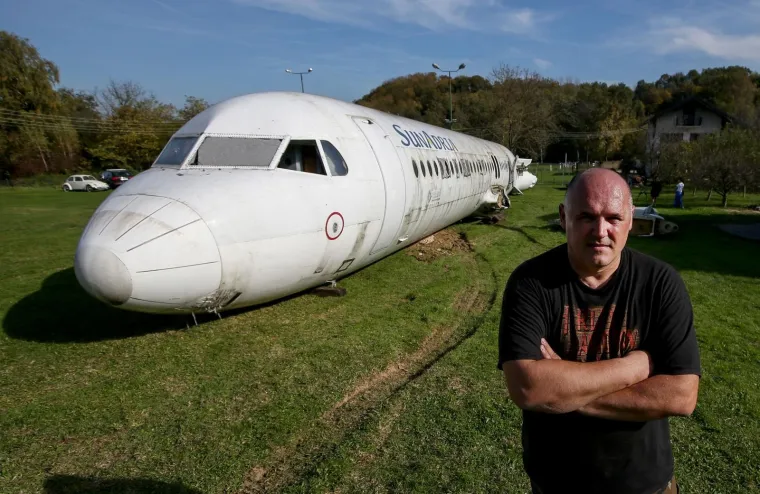 Robert Sedlar je vlasnik aviona Fokker F-100 kojeg planira preurediti i iznajmljivati za zabave. Avion će biti smje&scaron;ten na imanju u Strmcu Stubičkom.