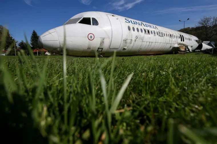 OVO JE AVION IZ ZAGORSKOG DVORI&Scaron;TA KOJI JE ODU&Scaron;EVIO HRVATE: Vlasnik ga namjerava preurediti i iznajmljivati za zabave