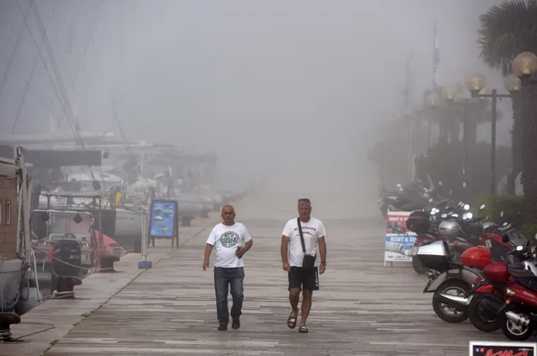 Jezive scene u &Scaron;ibeniku nisu omele građane: Pogledajte gustu maglu koja je grad zavila u sivo