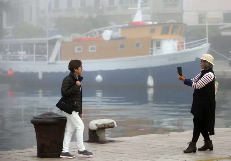 Jezive scene u &Scaron;ibeniku nisu omele građane: Pogledajte gustu maglu koja je grad zavila u sivo