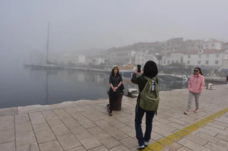 Jezive scene u &Scaron;ibeniku nisu omele građane: Pogledajte gustu maglu koja je grad zavila u sivo