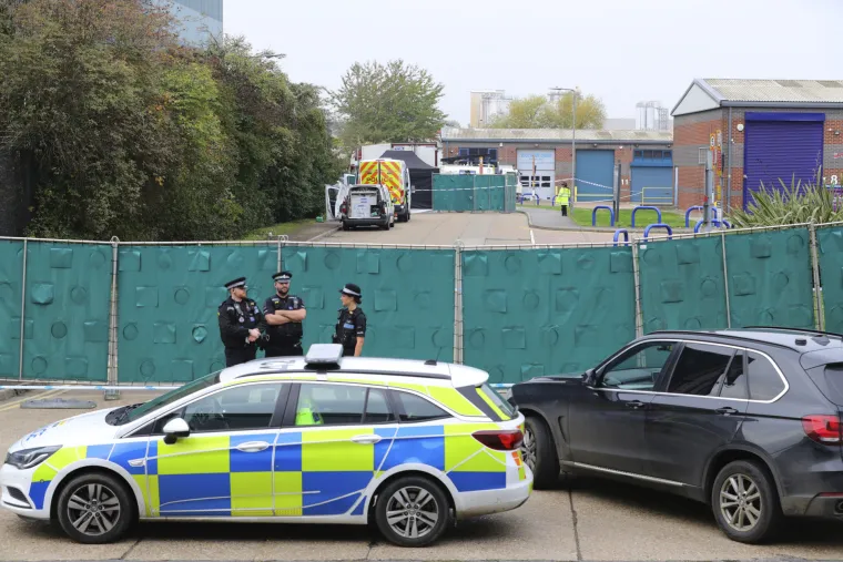 Jezivo otkriće u Engleskoj: Ovo je 'kamion smrti' u kojem su prona&scaron;li 39 tijela