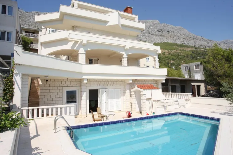 Prona&scaron;li smo 'izgubljenu' snimku! Tko je Josip Ćelić? Najbogatiji policajac, ima luksuznu vilu...