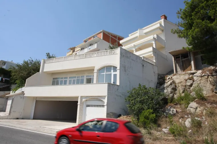 Prona&scaron;li smo 'izgubljenu' snimku! Tko je Josip Ćelić? Najbogatiji policajac, ima luksuznu vilu...