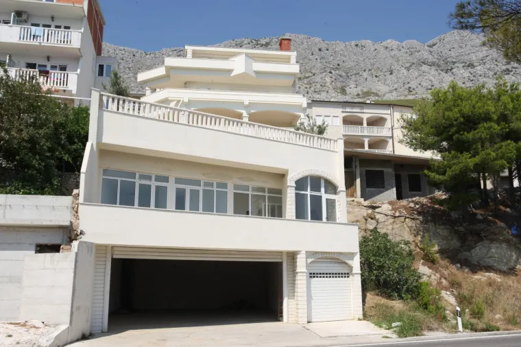 Prona&scaron;li smo 'izgubljenu' snimku! Tko je Josip Ćelić? Najbogatiji policajac, ima luksuznu vilu...