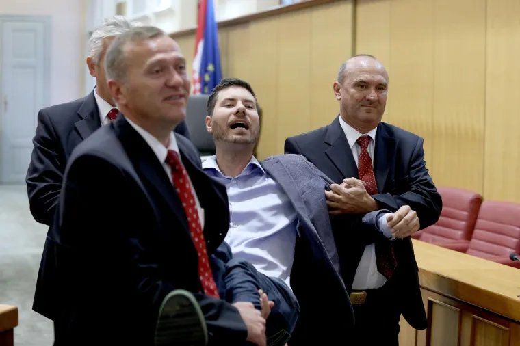Pernar opet provocirao pa ga Brkić izbacio sa sjednice! Stražari ga odnijeli na rukama