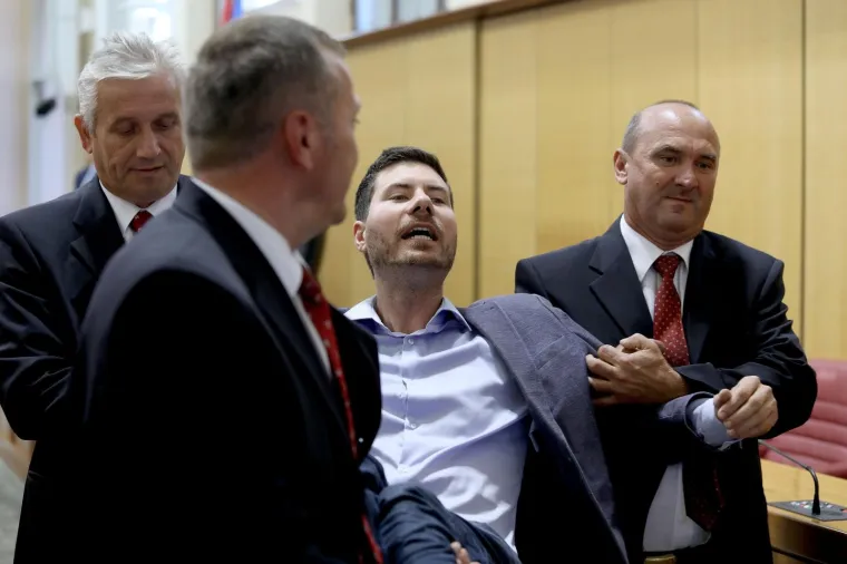 Pernar opet provocirao pa ga Brkić izbacio sa sjednice! Stražari ga odnijeli na rukama