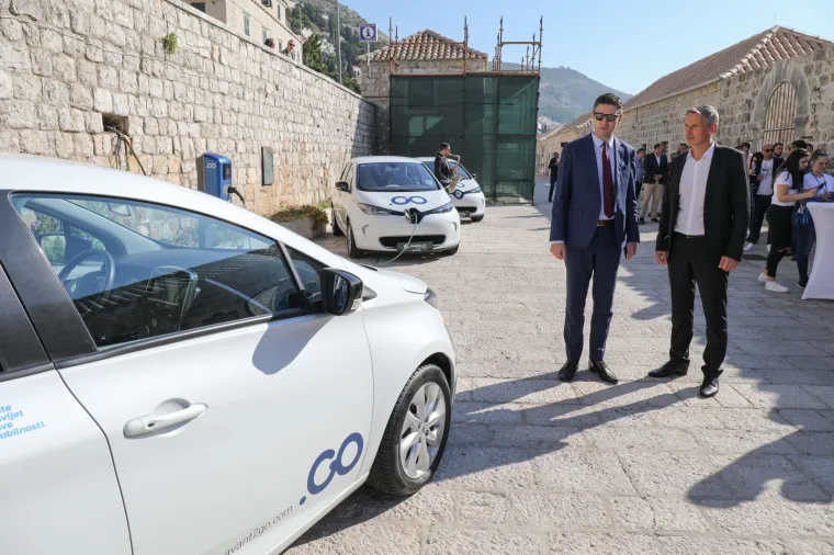 Grad Dubrovnik uveo 'car sharing' sustav s 30 električnih vozila