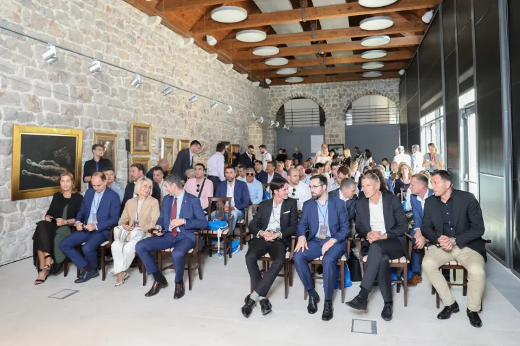 Grad Dubrovnik uveo 'car sharing' sustav s 30 električnih vozila