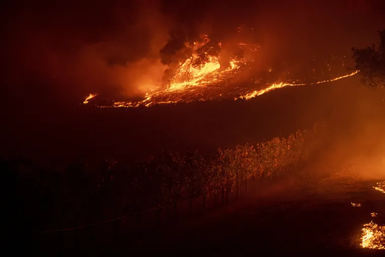 Pogledajte biblijske prizore stra&scaron;nog požara u Kaliforniji: Izgorio i vinograd slavnog redatelja