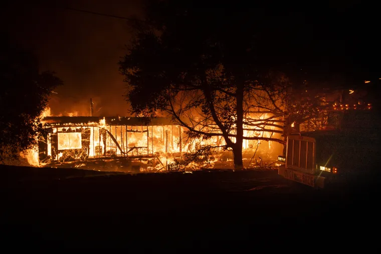 Pogledajte biblijske prizore stra&scaron;nog požara u Kaliforniji: Izgorio i vinograd slavnog redatelja